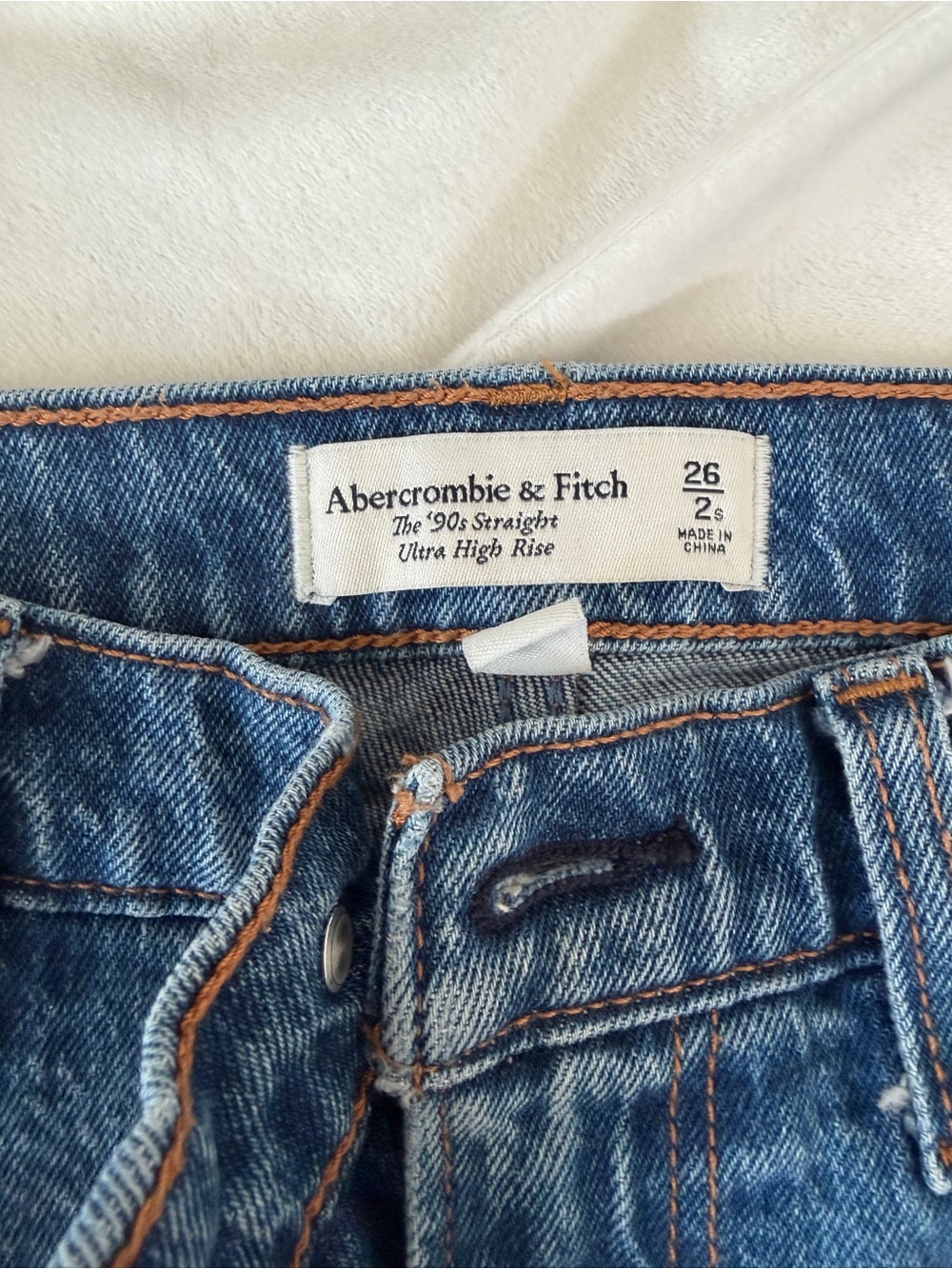 Abercrombie & Fitch Straight-Leg Mid Blue Denim Jeans - Picture 3 of 3